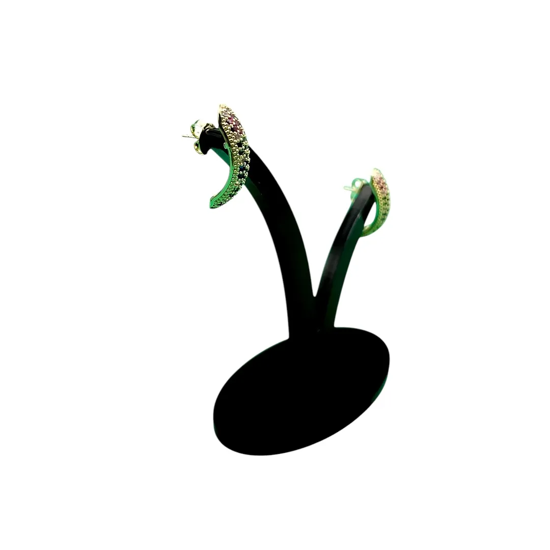 BRINCO CUMPRIDO ABAULADO COM CRAVAÇÃO FLOR EM MICRO ZIRCONIA COLORIDA - BANHADO A OURO 18K