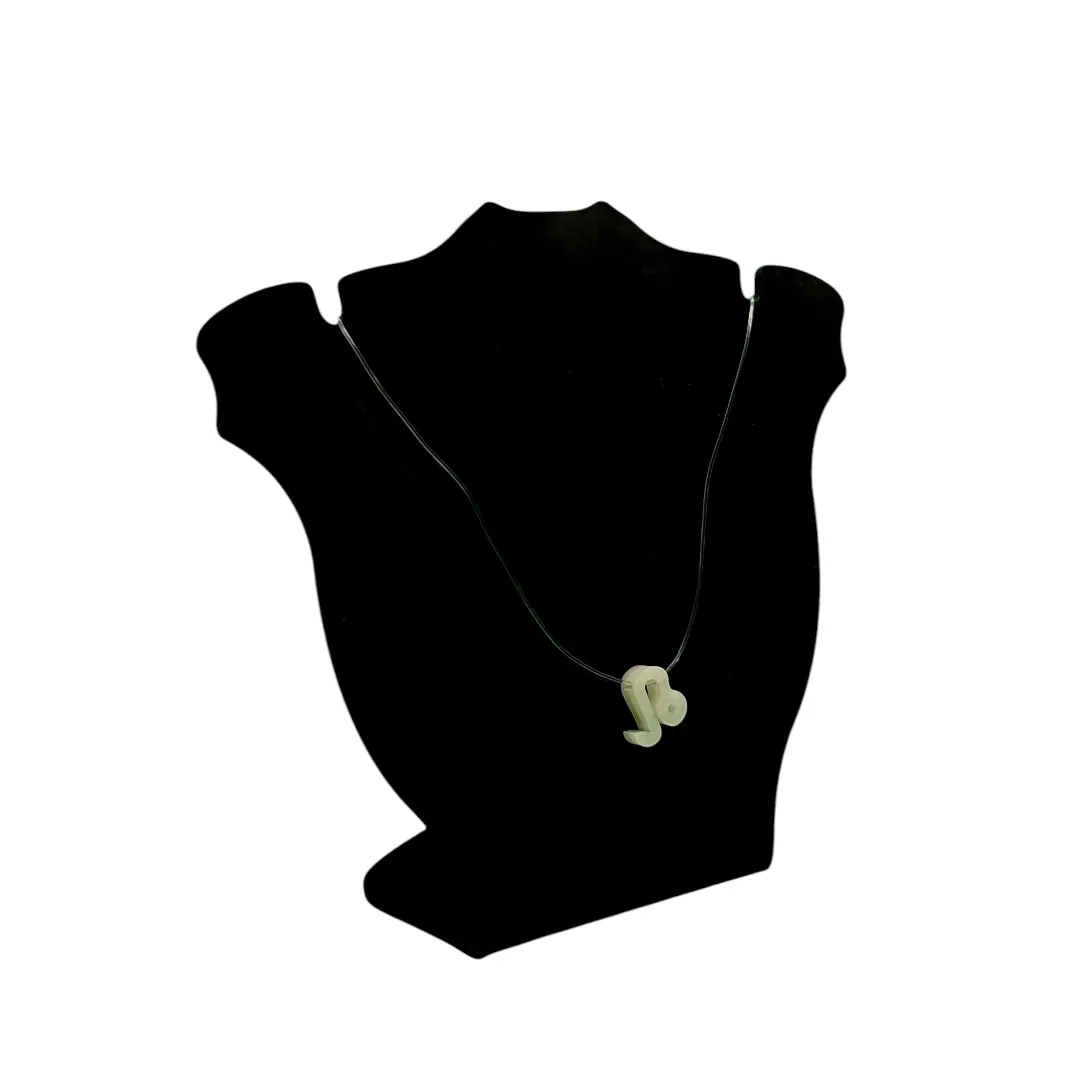 CORRENTE FIO DE SILICONE COM PINGENTE MADRÉROLA SIGNO LEÃO- BANHADO A OURO 18K