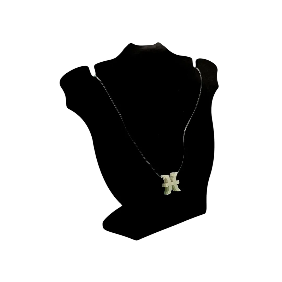CORRENTE FIO DE SILICONE COM PINGENTE MADRÉROLA SIGNO PEIXES- BANHADO A OURO 18K