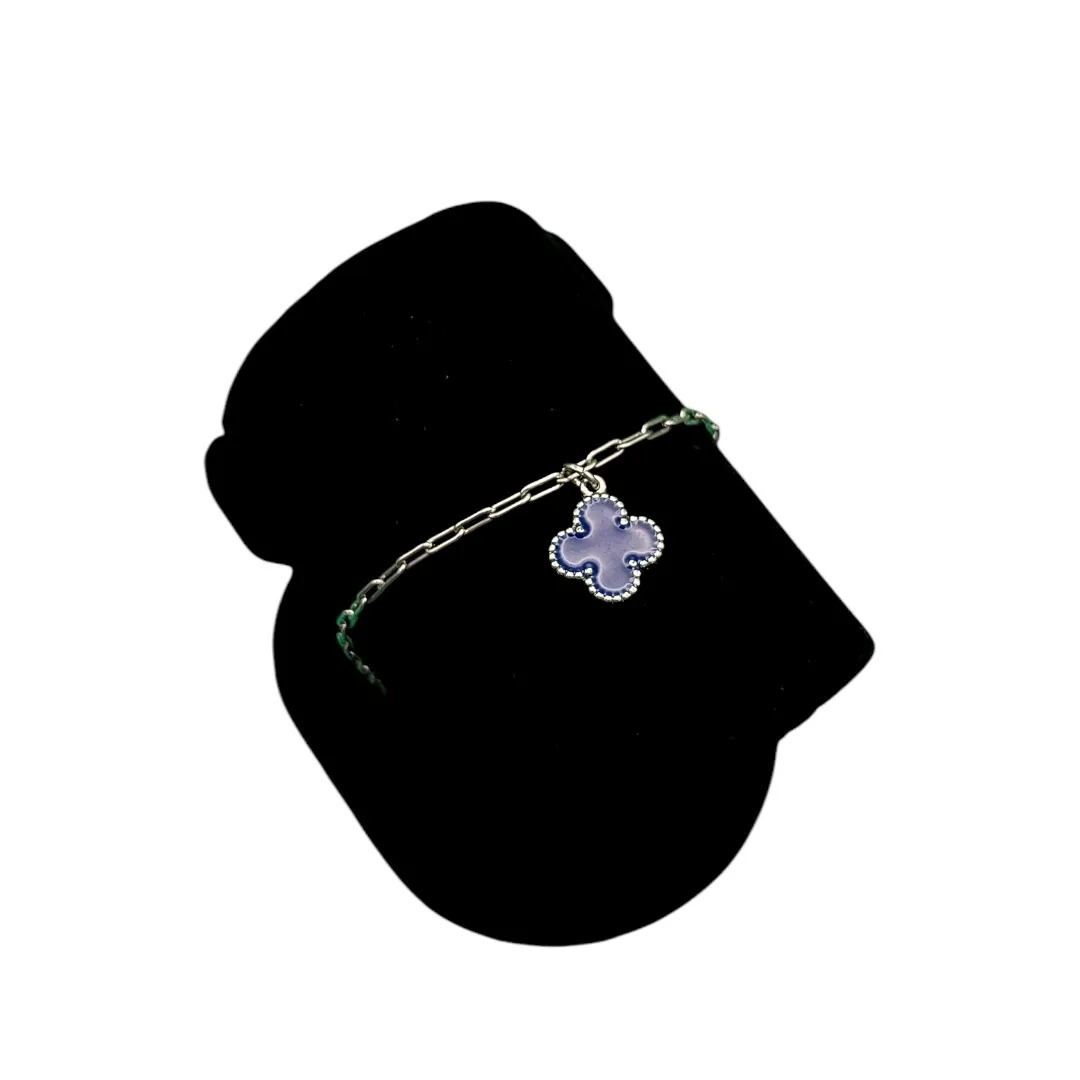 PULSEIRA ELO CARTHIE FINO COM TREVO RESINADO AZUL- BANHADO A RODIO BRANCO