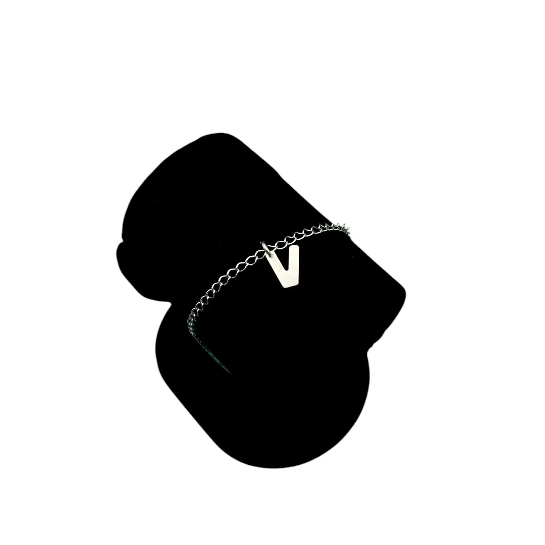 PULSEIRA GRUMET FINO COM INCIAL V- BANHADO A PRATA 925