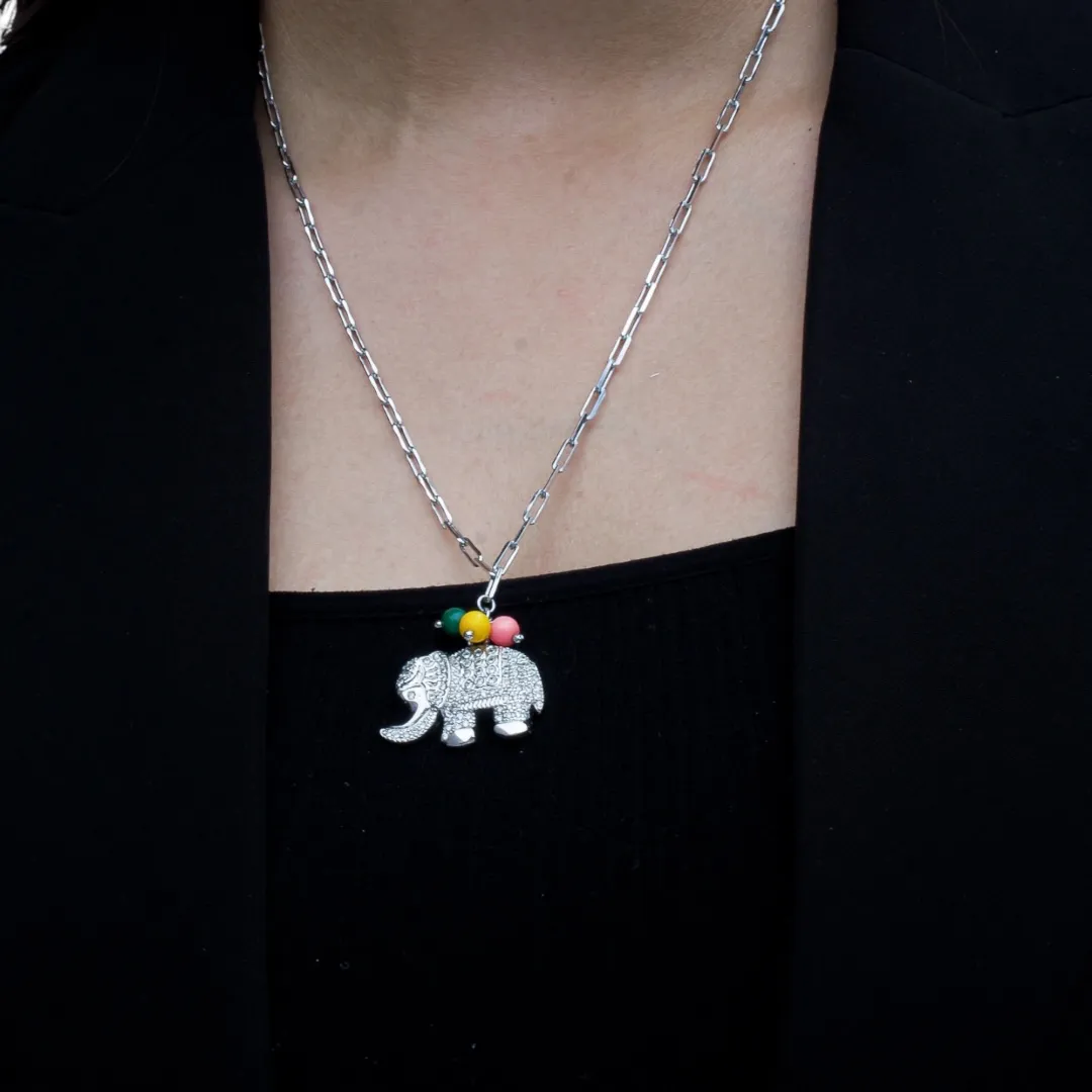 CORRENTE CARTHIE ELEFANTE CRAVEJADO COM MISSANGA COLORS COM EXTENSOR- BANHADO A RÓDIO BRANCO