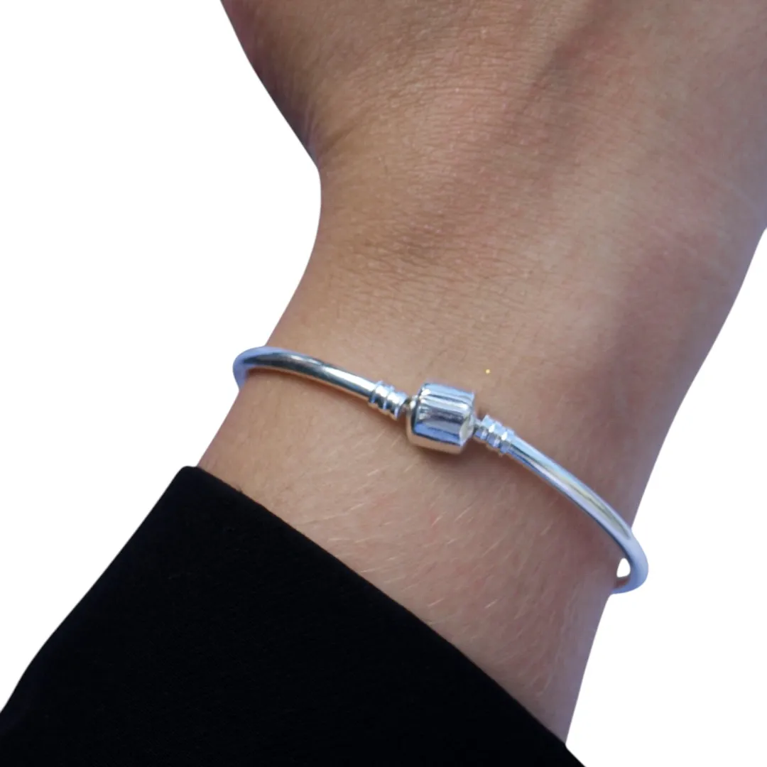 PULSEIRA PANDORA BRACELETE RIGIDO FECHO QUADRADO LISO- BANHADO A RÓDIO BRANCO