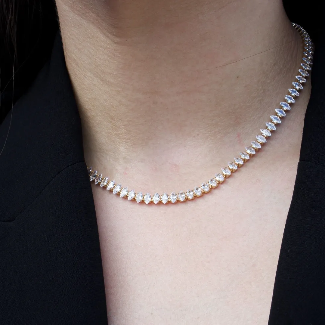 CHOKER RIVIERA OVAL CRAVEJADA COM NAVETE COM FECHO GAVETA SIMPLES CRISTAL ROSÉ GOLD - BANHADO A OURO 18K