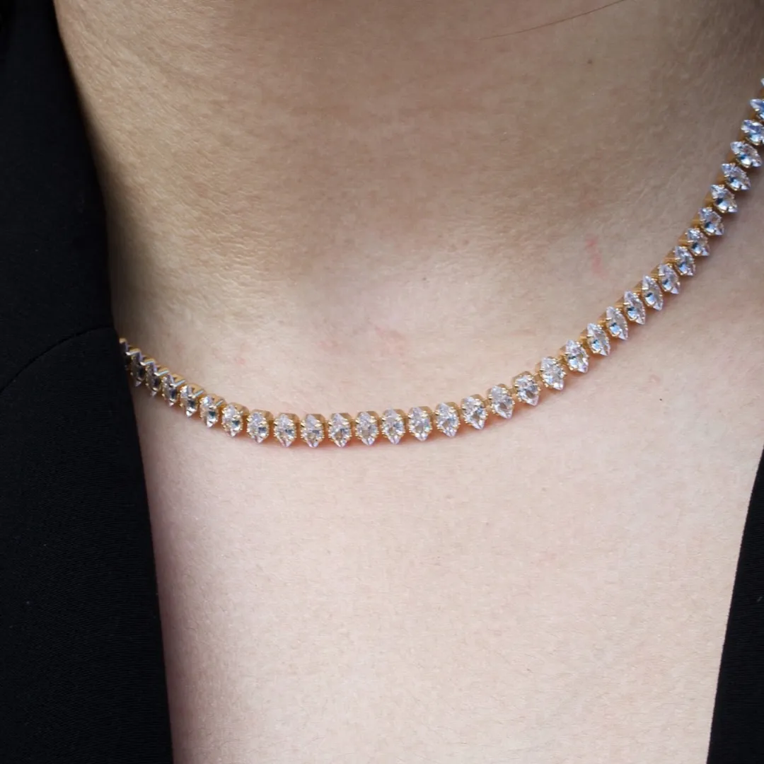 CHOKER RIVIERA OVAL CRAVEJADA COM NAVETE COM FECHO GAVETA SIMPLES CRISTAL ROSÉ GOLD - BANHADO A OURO 18K