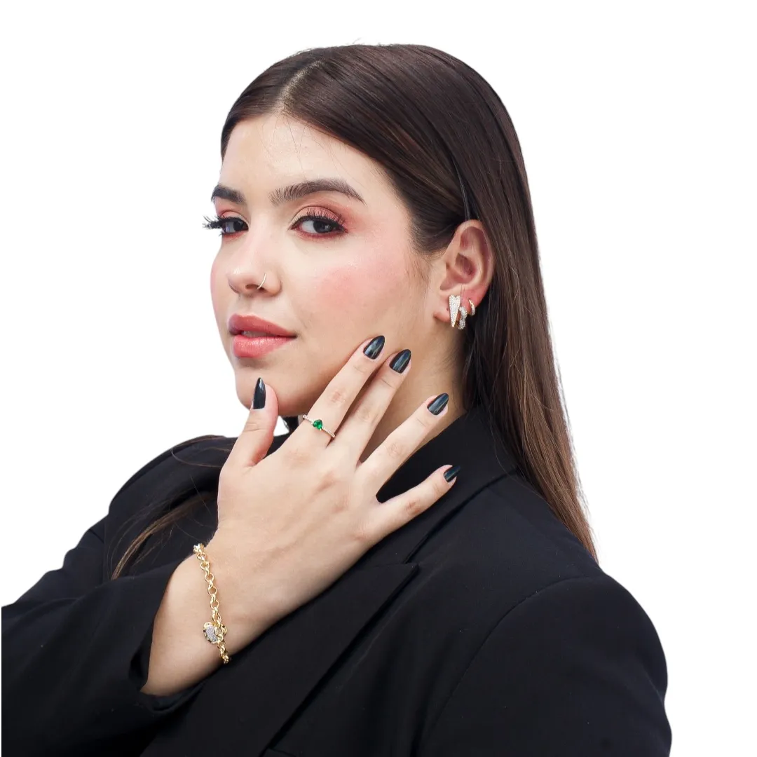 BRINCO CORAÇÃO ESTICADO MÉDIO CRAVADO COM MICRO ZIRCONIA CRISTAL - BANHADO A OURO 18K