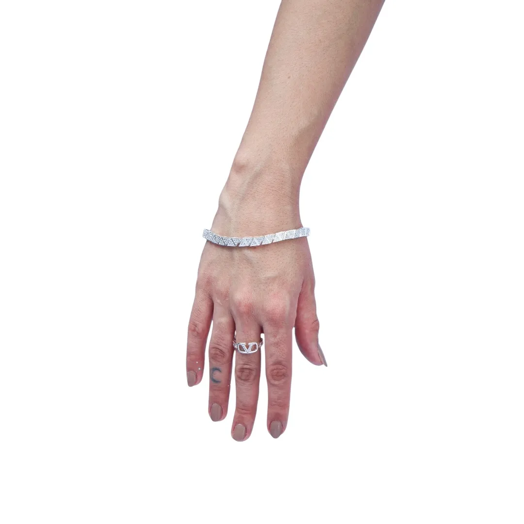 PULSEIRA TRIANGULOS COM MICRO ZIRCONIA CRISTAL E FECHO GAVETA- BANHADO A PRATA 925