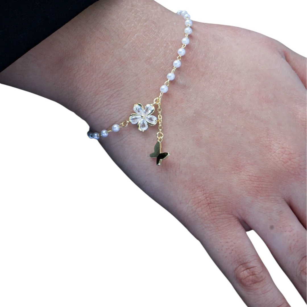 PULSEIRA PÉROLA COM FLOR EM NAVETE CRISTAL E BORBOLETA LISA PENDURADA E EXTENSOR - BANHADO A OURO 18K