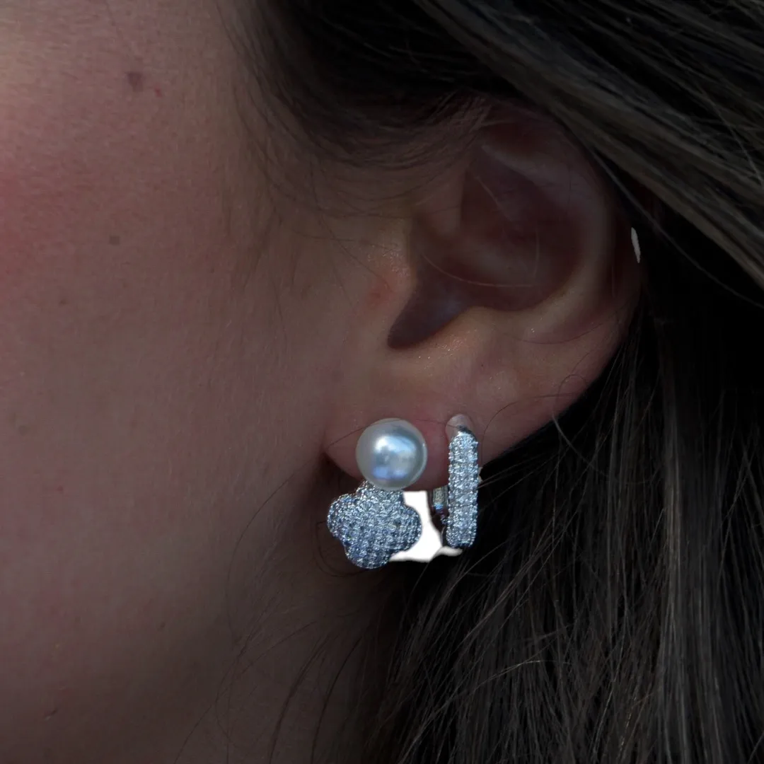 BRINCO INSPIRAÇÃO TREVO COM MICRO ZIRCONIA CRISTAL E PÉROLA - BANHADO A PRATA 925