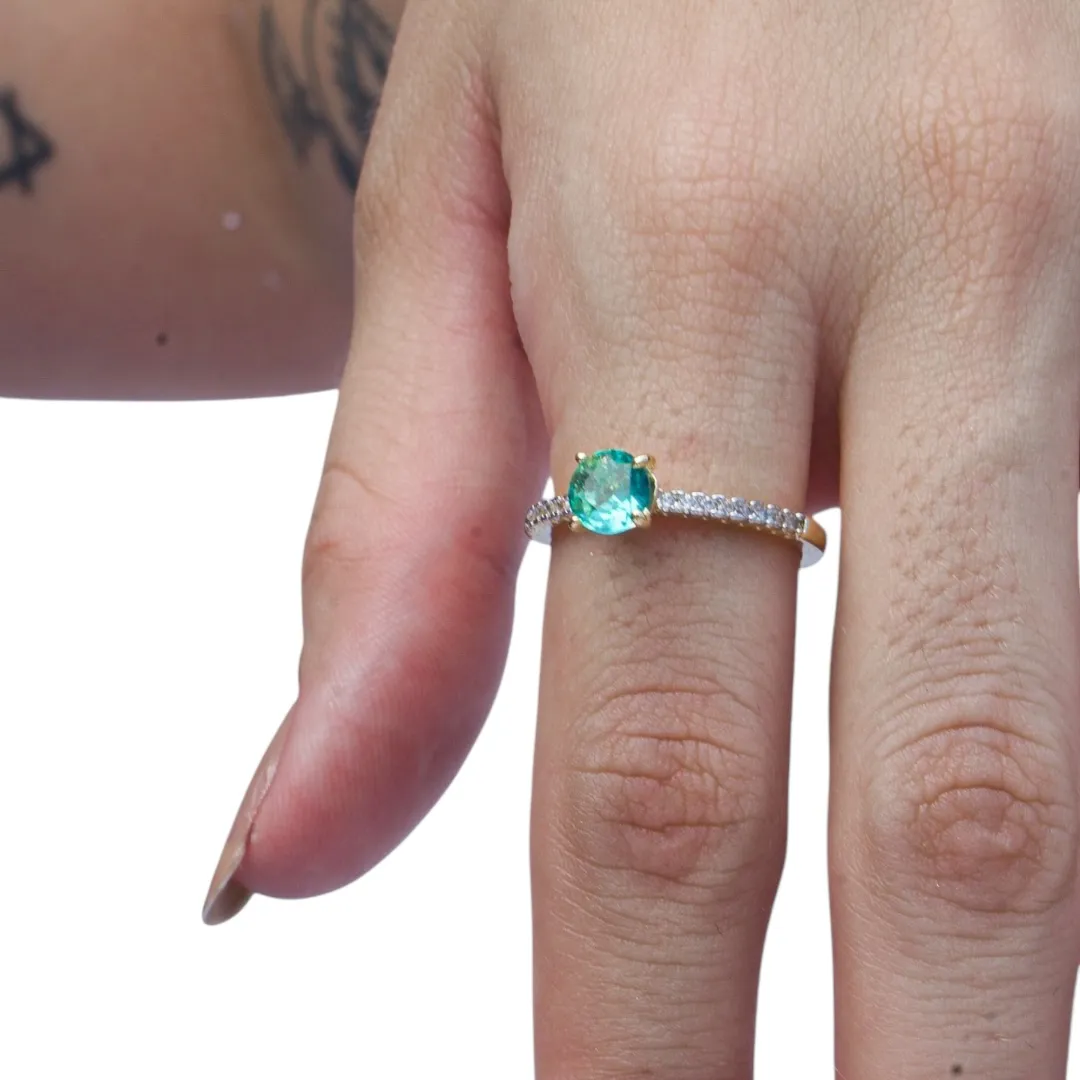 ANEL SOLITÁRIO COM MICRO ZIRCONIA CRISTAL E PEDRA CENTRAL REDONDA VERDE AGUA Nº18- BANHADO A OURO 18K