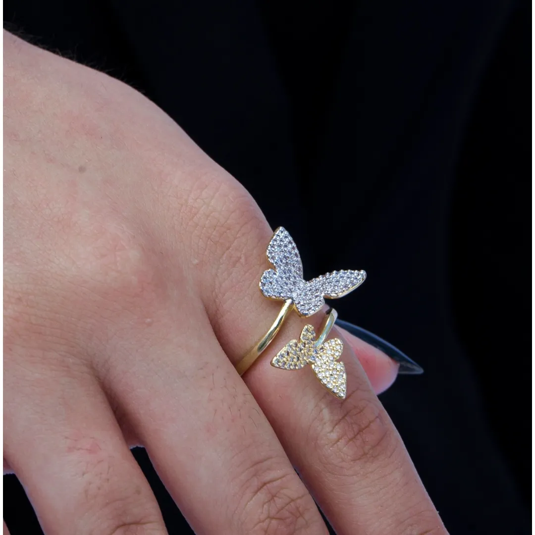 ANEL BORBOLETA DUPLA MÉDIA COM MICRO ZIRCONIA CRISTAL E APLICAÇÃO DE RODIO BRANCO  Nº REGULAVEL- BANHADO A OURO 18K