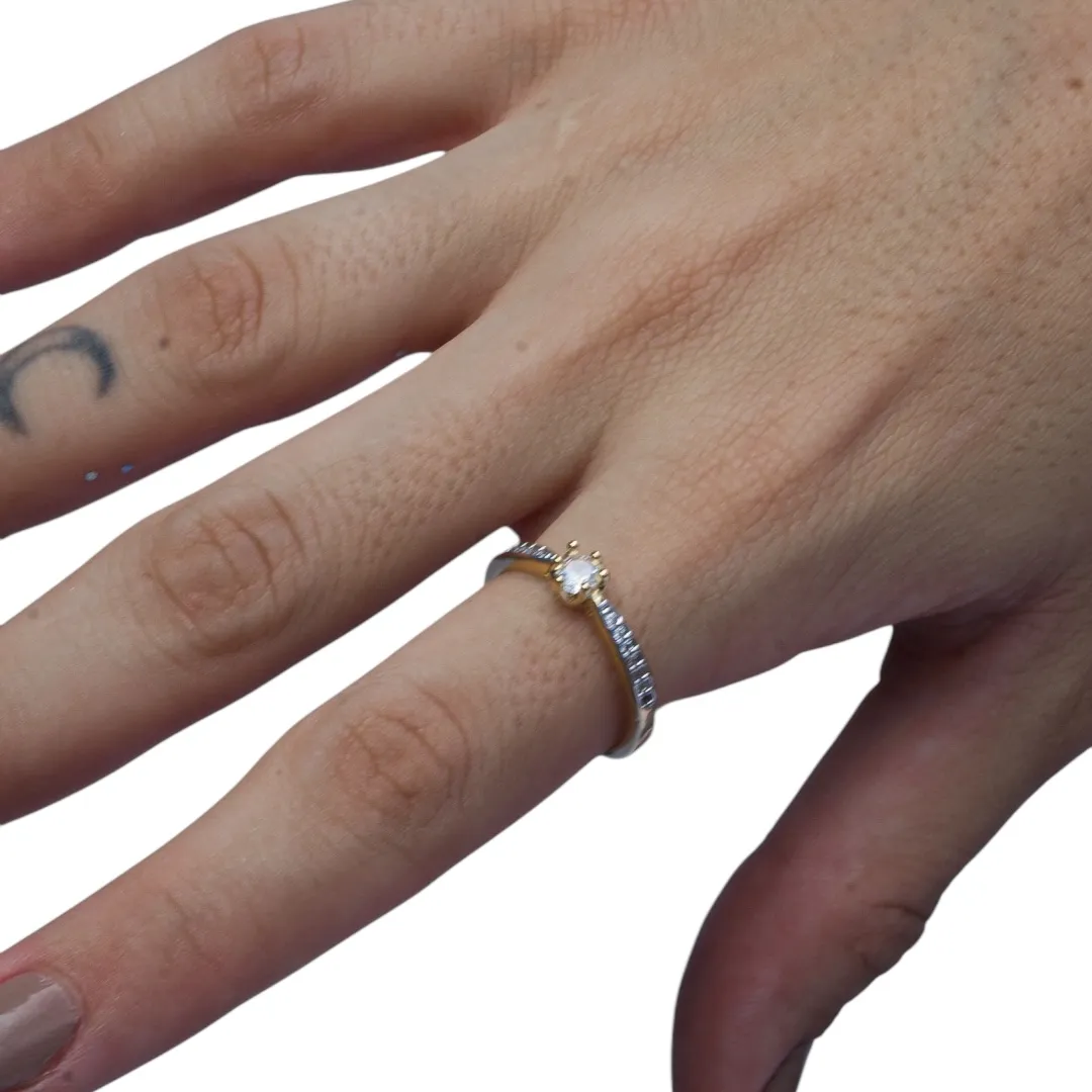 ANEL SOLITARIO FLOR E MICRO ZIRCONIA CRISTAL Nº 19- BANHADO A OURO 18K