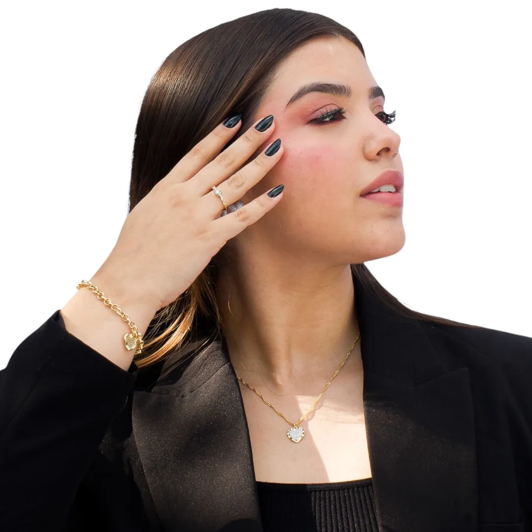 PULSEIRA ELO PORTUGUES MÉDIO COM PINGENTE DE CORAÇÃO CRAVADO COM MICRO ZIRCONIA CRISTAL- BANHADO A OURO 18K