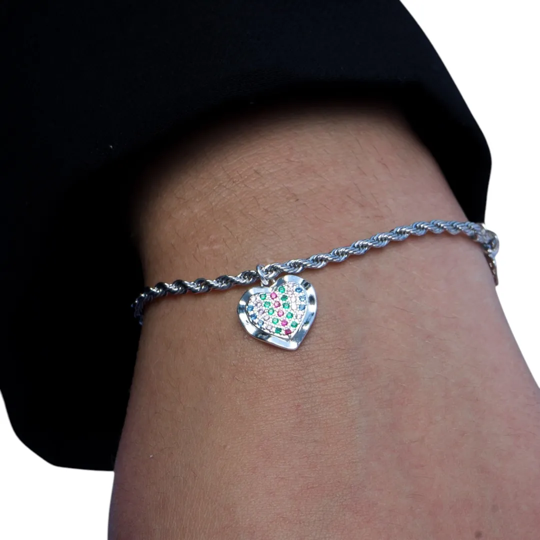 PULSEIRA CORDÃO BAIANO MÉDIO COM PINGENTE DE CORAÇÃO CRAVADO COM MICRO ZIRCONIA COLORIDA- BANHADO A PRATA 925