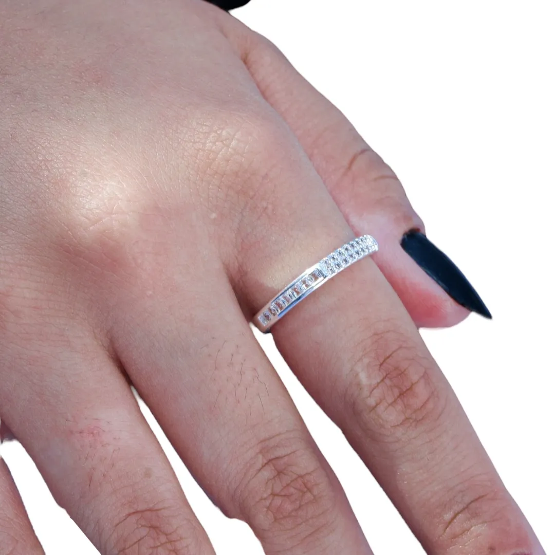 ANEL APARADOR COM FILEIRA DUPLA DE MICRO ZIRCONIA CRISTAL E NAVETES NA LATERAL Nº 22- BANHADO A PRATA 925