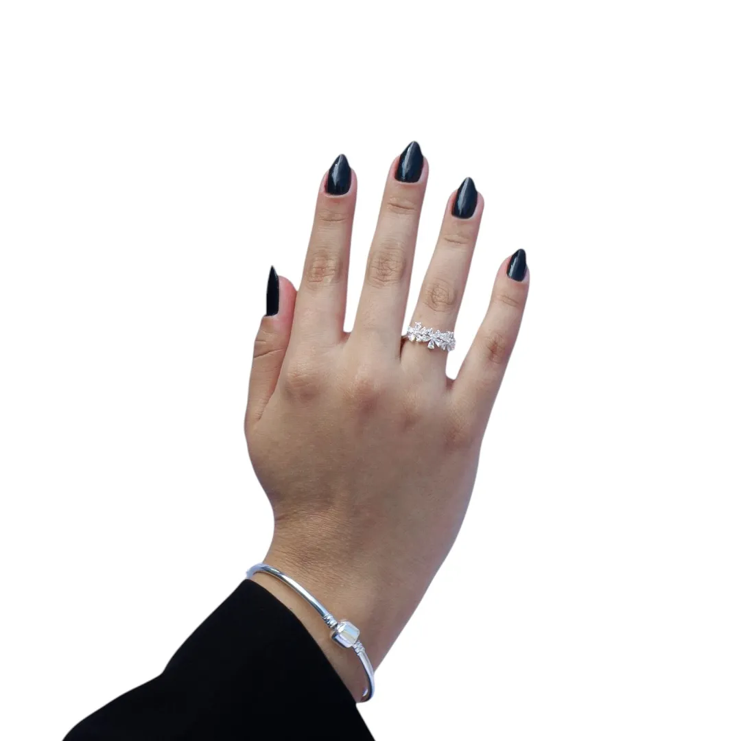 ANEL FLOR MÉDIA COM  ZIRCONIA NAVETE CRISTAL Nº 16 BANHADO A PRATA 925