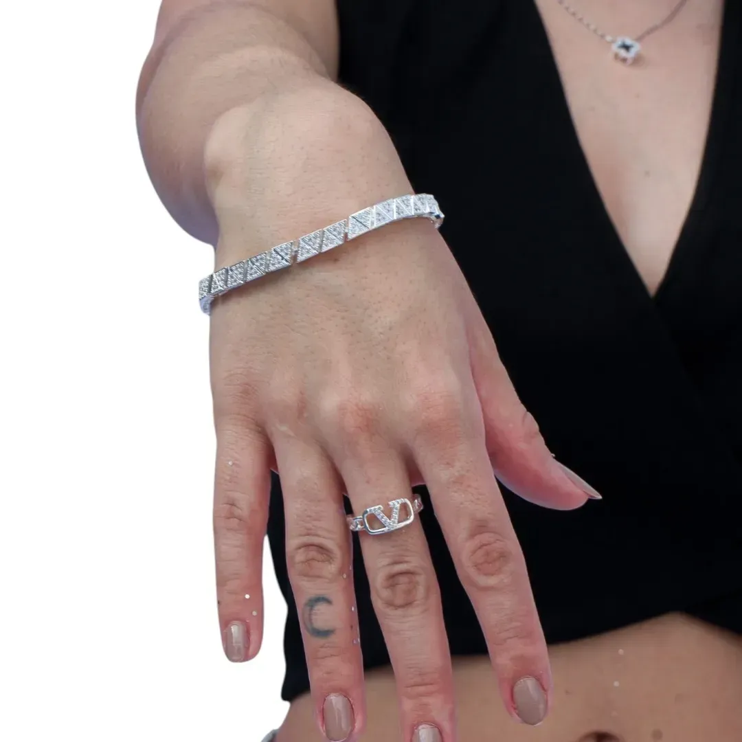 ANEL INSPIRAÇÃO COM MICRO ZIRCONIA CRISTAL E LATERSAL GRUMET  Nº17- BANHADO A PRATA 925
