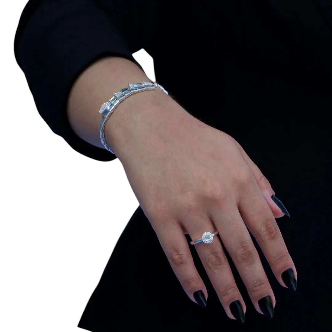 ANEL SOLITARIO COM PONTA E MICRO ZIRCONIA CRISTAL Nº 16- BANHADO A PRATA 925
