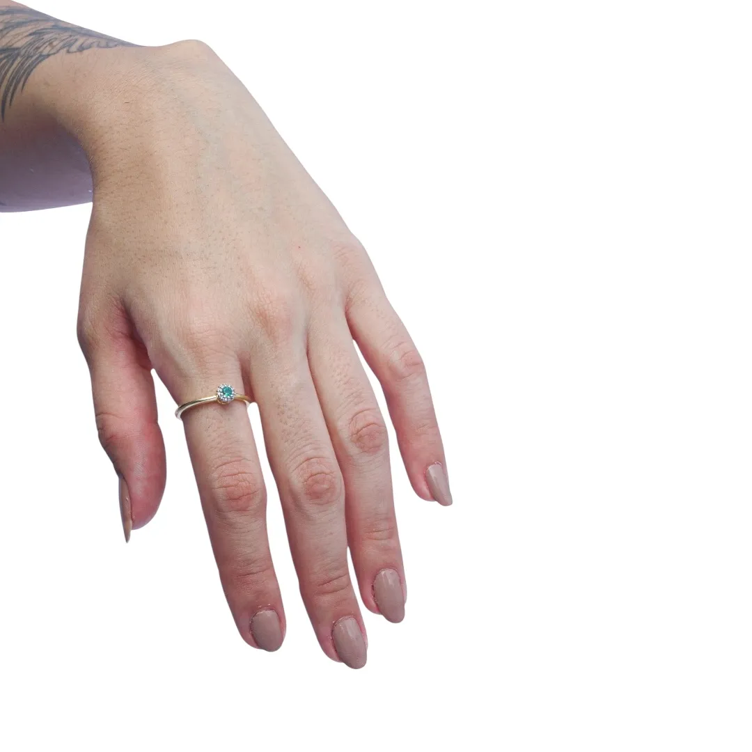 ANEL SOLITARIO FLOR COM  MICRO ZIRCONIA CRISTAL E MIOLO VERDE AGUA COM APLICAÇÃO DE RODIO BRANCO Nº 18- BANHADO A OURO 18K
