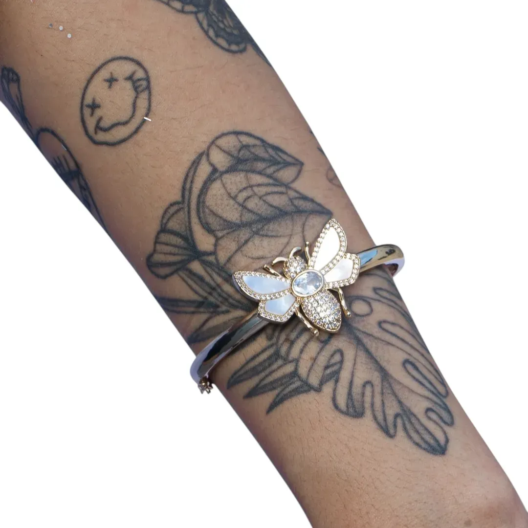CONJUNTO BRACELETE E BRINCO ABELHA COM ZIRCONIA CRISTAL E LEITOSA ROSÉ GOLD  - BANHADO A OURO 18K - ROSÉ GOLD