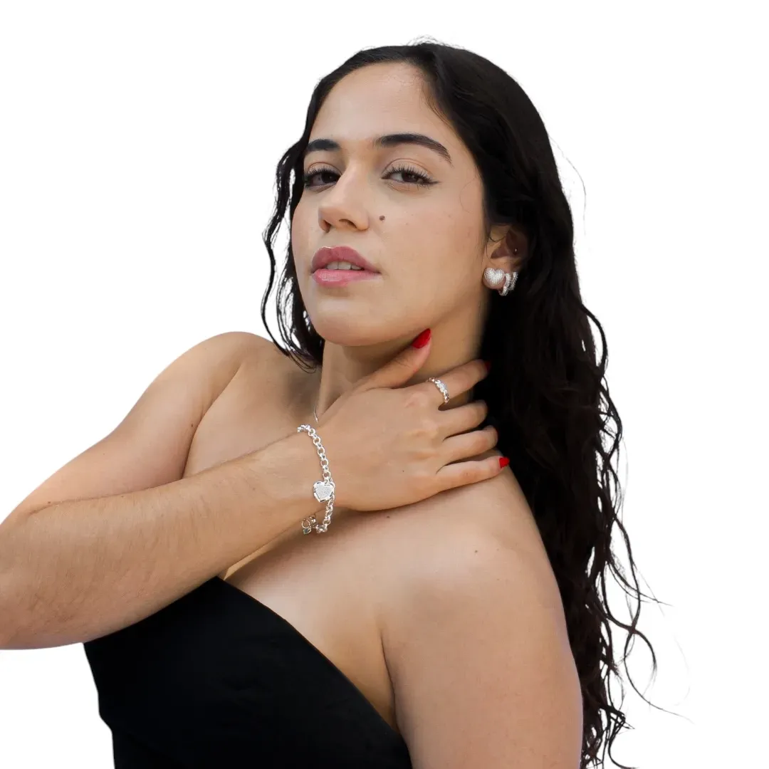 PULSEIRA ELO PORTUGUES MÉDIO COM PINGENTE DE CORAÇÃO CRAVADO COM MICRO ZIRCONIA CRISTAL- BANHADO A PRATA 925