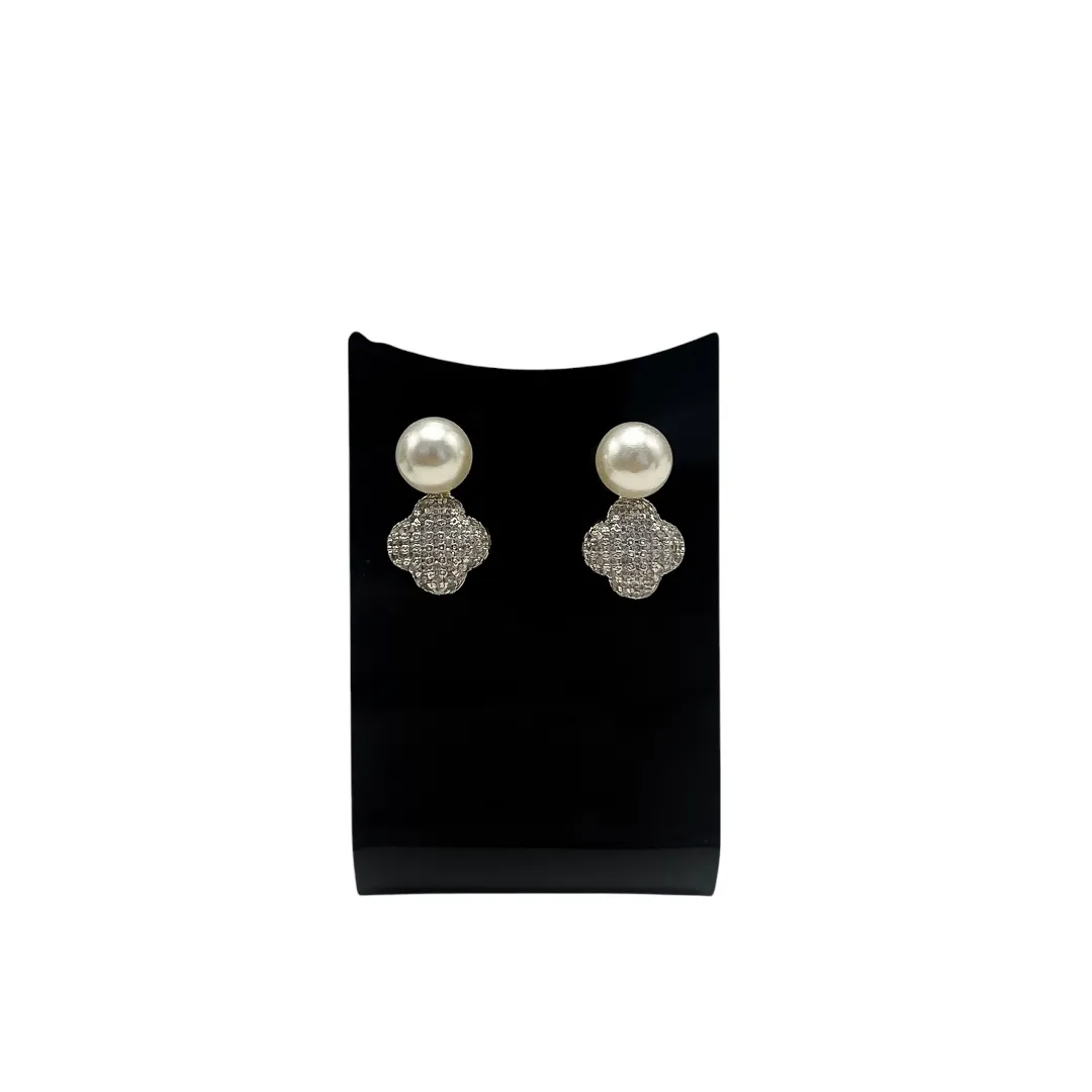 BRINCO INSPIRAÇÃO TREVO COM MICRO ZIRCONIA CRISTAL E PÉROLA - BANHADO A OURO 18K
