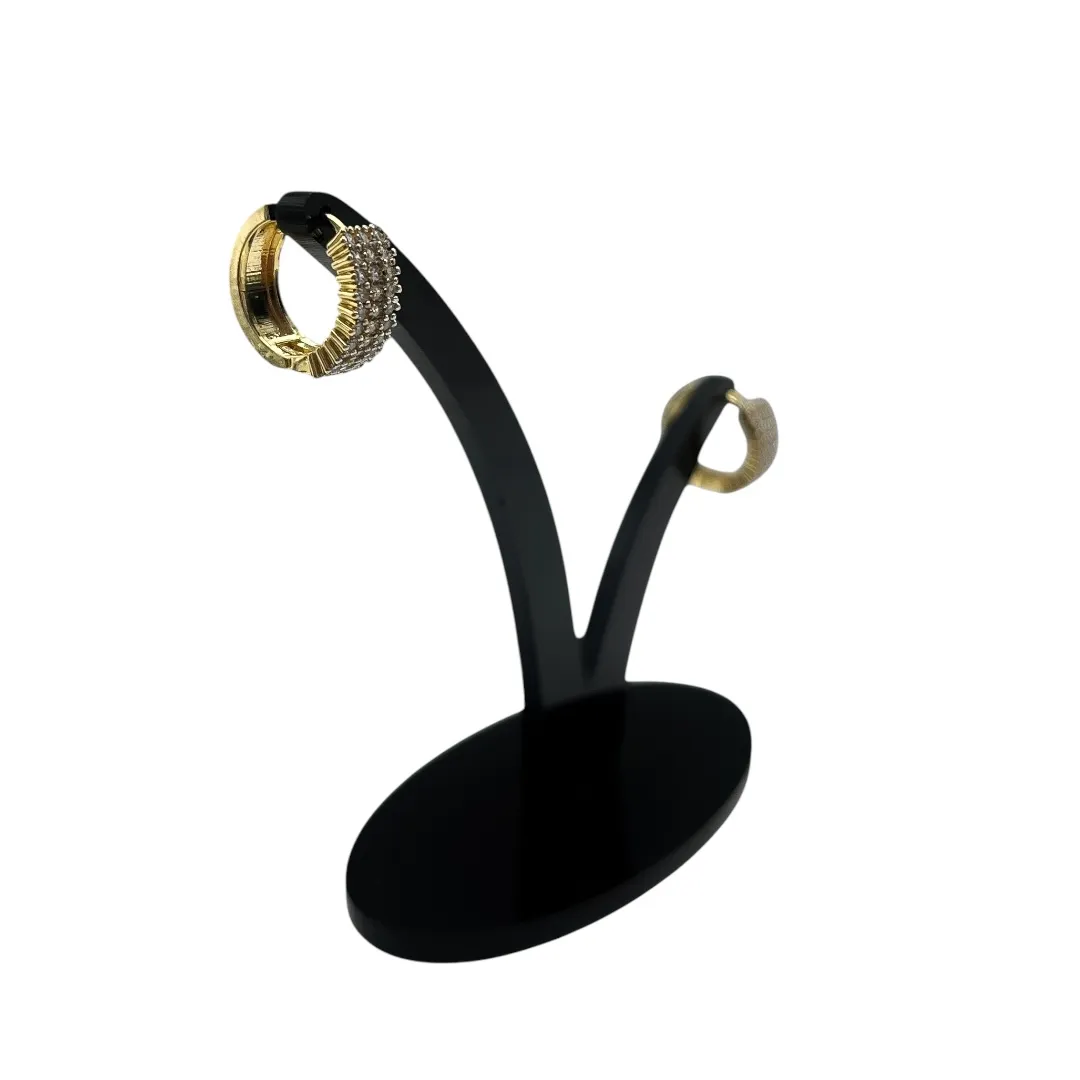 BRINCO ARGOLA GRANDE  COM FILEIRA TRIPLA CRAVADO COM MICRO ZIRCÔNIA CRISTAL E BOLINHAS COM PONTAS  - BANHADO A OURO 18K