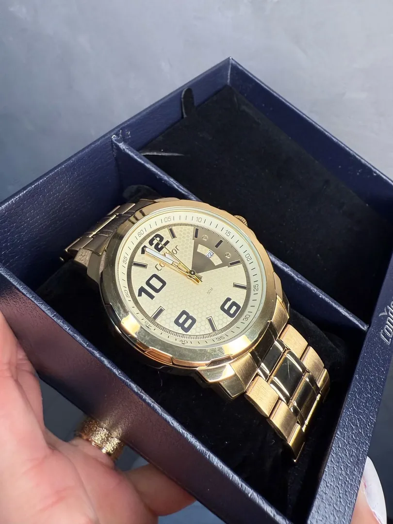 RELOGIO CONDOR MASCULINO DOURADO COM FUNDO DOURADO E PONTEIRO PRETO CO2117BA/34X  - COR AÇO DOURADO