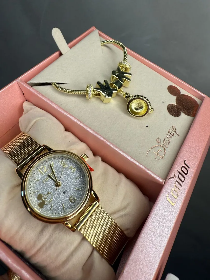 RELOGIO CONDOR FEMININO LINHA DISNEY DOURADO PULSEIRA ESTEIRA COM FUNDO MIKEY E GLITER ACOMPANHA ACESSORIOS PULSEIRA COM BERLOQUES PERSONALIZADO PERSONAGEM CO2035NKZ/K4K - COR AÇO DOURADO