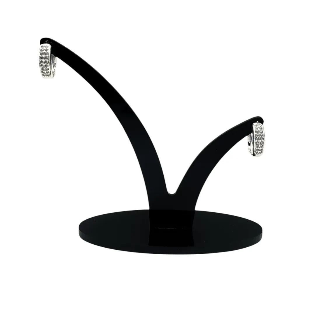 BRINCO ARGOLA GRANDE COM FILEIRA DUPLA CRAVADO COM MICRO ZIRCÔNIA CRISTAL E DETALHES LATERAL EM FIO  - BANHADO A PRATA 925