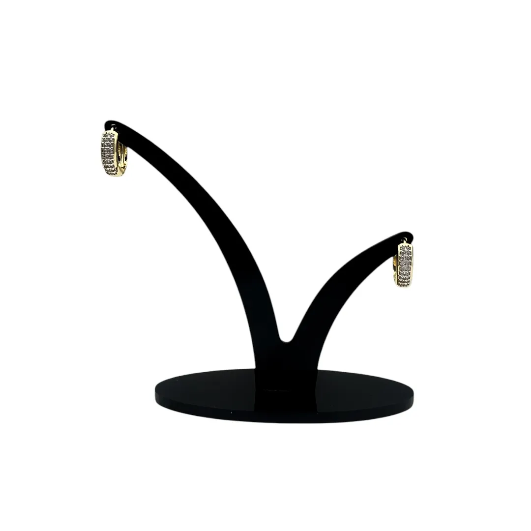 BRINCO ARGOLA MEDIO COM FILEIRA DUPLA CRAVADO COM MICRO ZIRCÔNIA CRISTAL E DETALHES LATERAL EM FIO  - BANHADO A OURO 18K