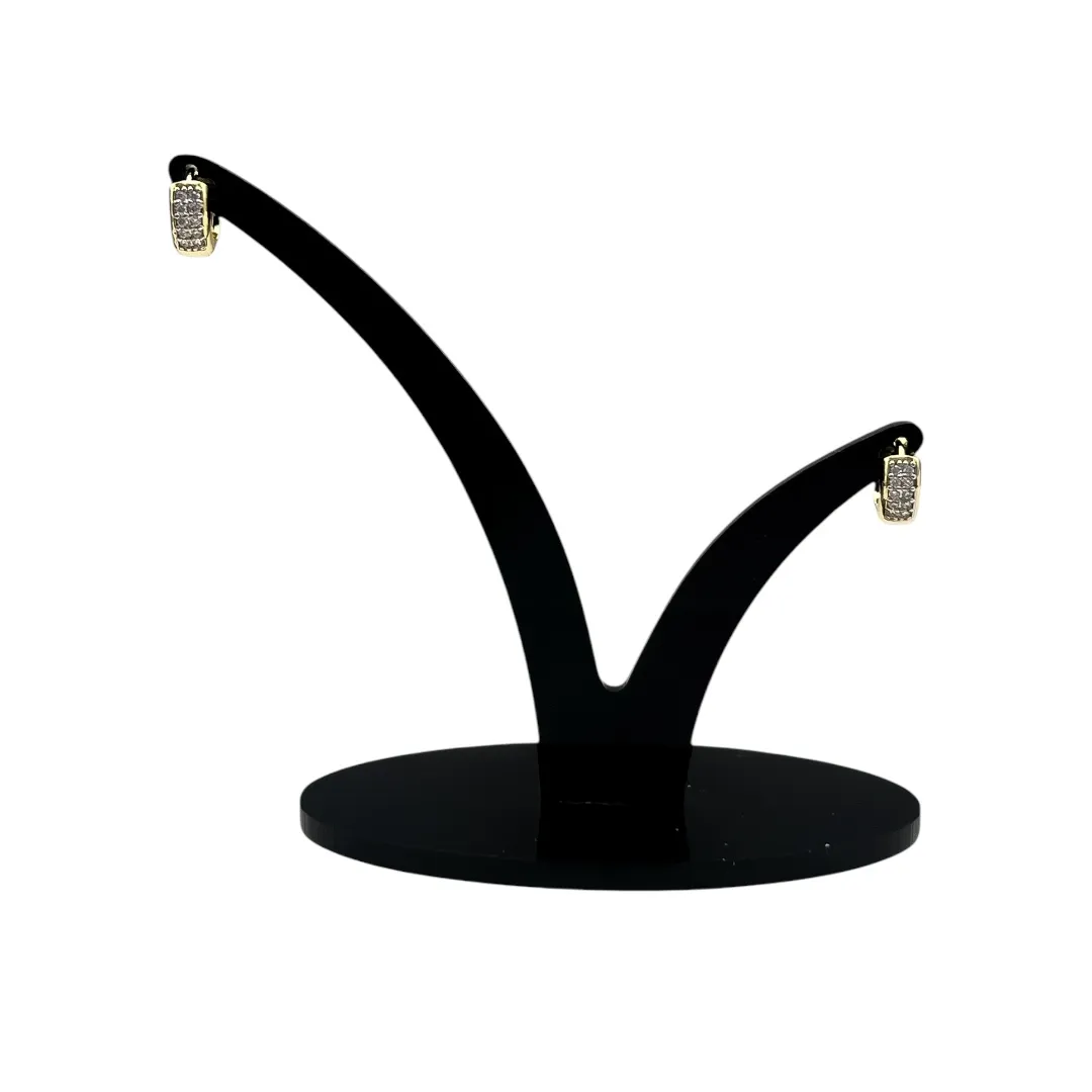 BRINCO ARGOLA PEQUENO COM FILEIRA DUPLA CRAVADO COM MICRO ZIRCÔNIA CRISTAL E DETALHES LATERAL EM FIO  - BANHADO A OURO 18K