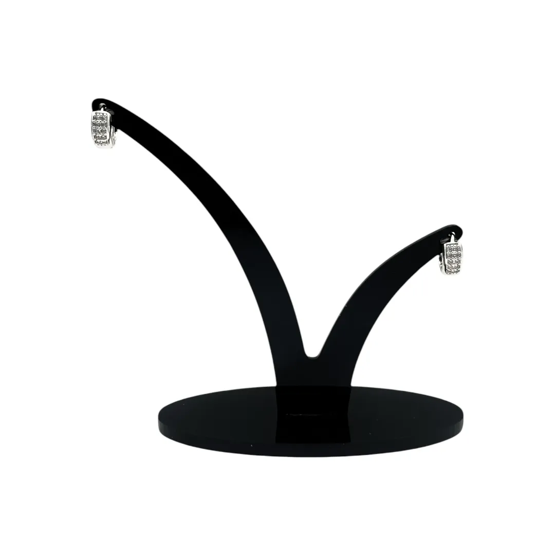 BRINCO ARGOLA PEQUENO COM FILEIRA DUPLA CRAVADO COM MICRO ZIRCÔNIA CRISTAL E DETALHES LATERAL EM FIO  - BANHADO A PRATA 925