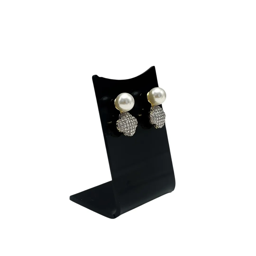 BRINCO INSPIRAÇÃO TREVO COM MICRO ZIRCONIA CRISTAL E PÉROLA - BANHADO A OURO 18K