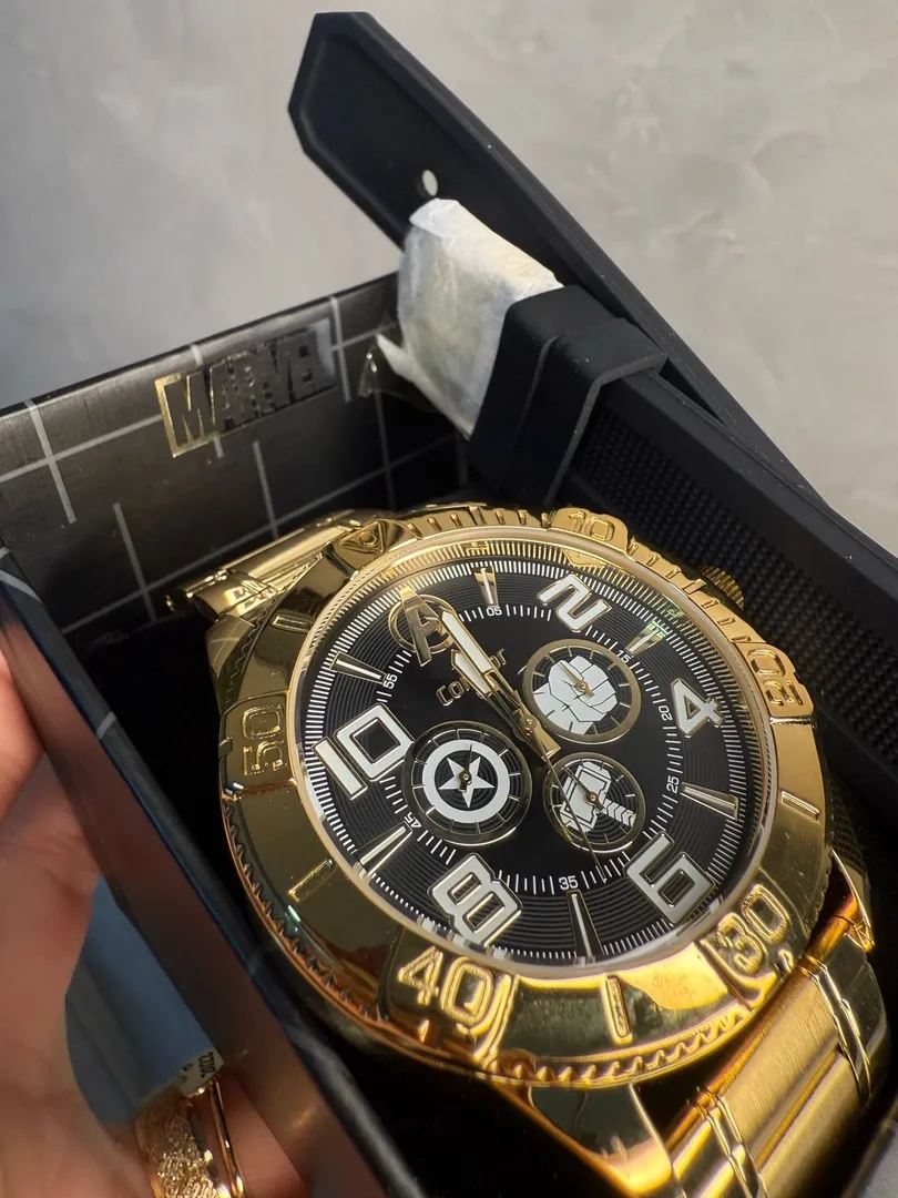 RELOGIO CONDOR MARVEL MASCULINO DOURADO COM FUNDO PRETO ACOMPANHA PULSEIRA EXTRA BORRACHA DE BRINDE CO6P29JOX/T4A - COR AÇO DOURADO