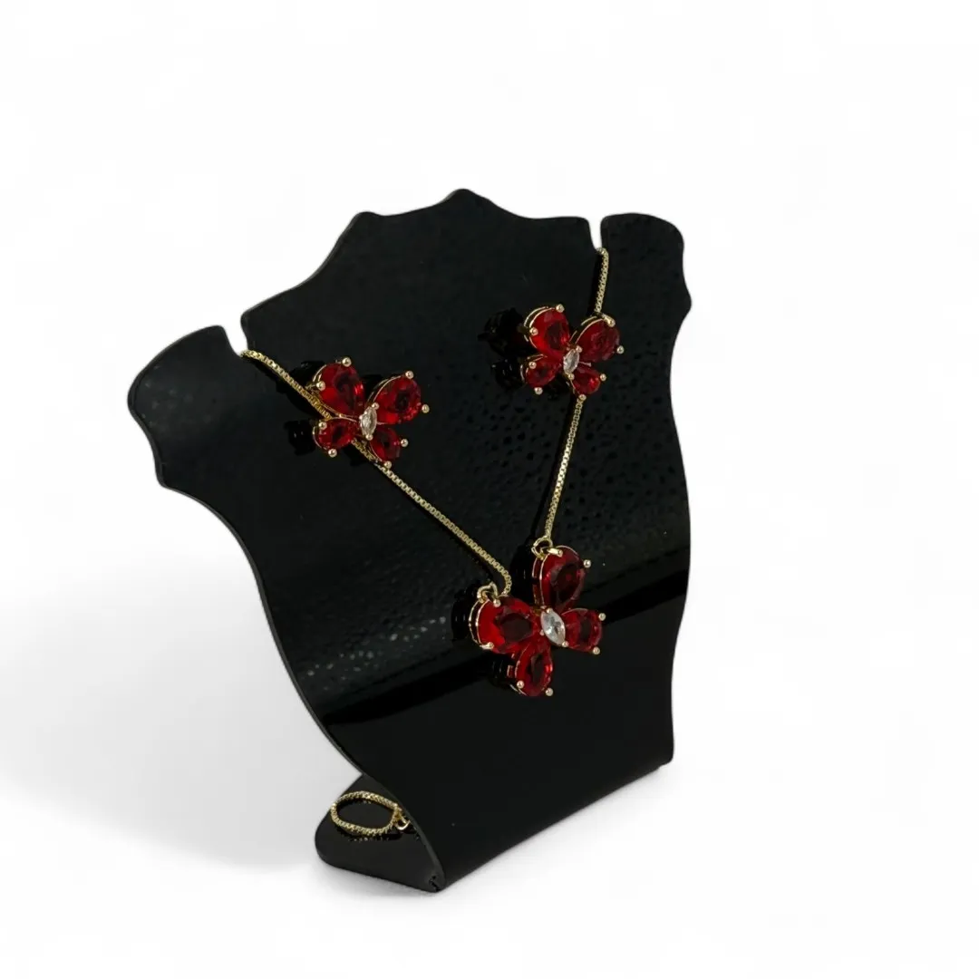 CONJUNTO BORBOLETA COM ZIRCONIA VERMELHA E CRISTAL COM EXTENSOR- BANHADO A OURO 18K