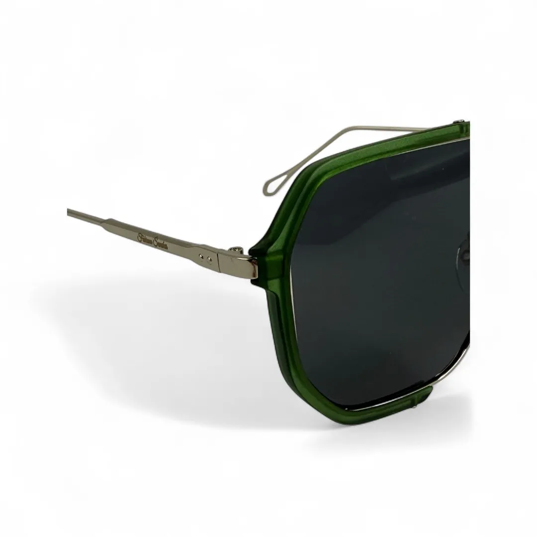 ÓCULOS DE SOL REDONDO COM DETALHES LENTE PRETA ARMAÇÃO VERDE TRASPARENTE E PRATA COM PROTEÇÃO UV 400 - MARCA PROPRIA