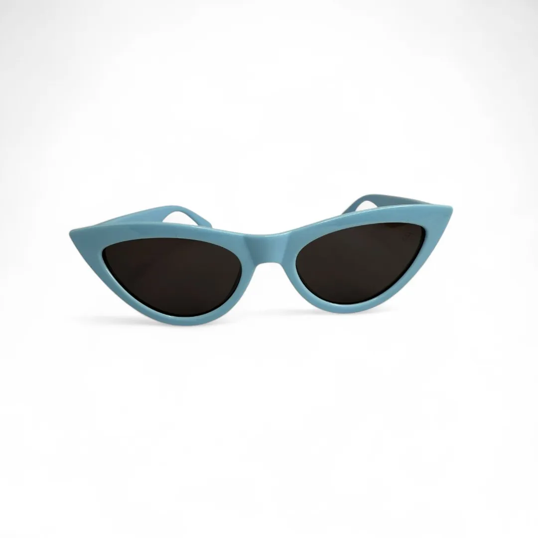 ÓCULOS DE SOL GATINHO AZUL BEBE COM LENTE CINZA CLARO ARMAÇÃO AZUL BEBE COM PROTEÇÃO UV 400 - MARCA PROPRIA