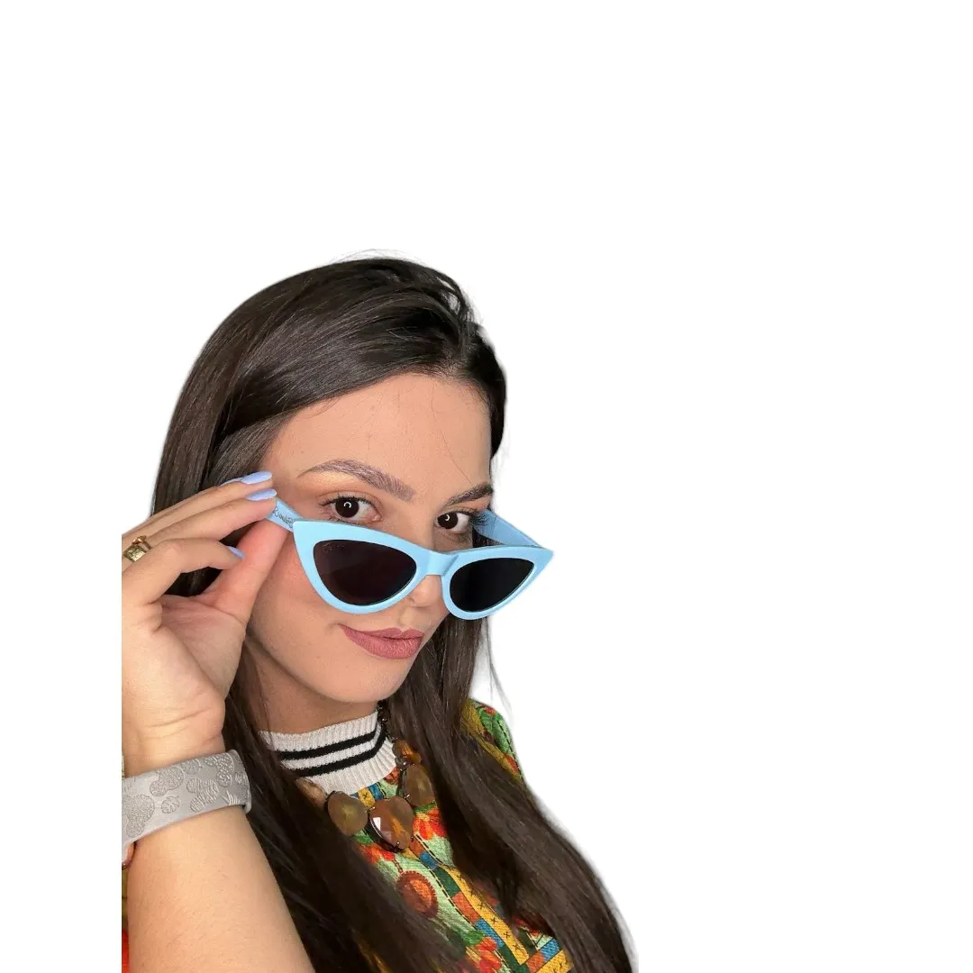 ÓCULOS DE SOL GATINHO AZUL BEBE COM LENTE CINZA CLARO ARMAÇÃO AZUL BEBE COM PROTEÇÃO UV 400 - MARCA PROPRIA