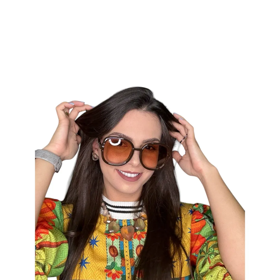 ÓCULOS DE SOL REDONDO GRANDE LENTE MARROM ARMAÇÃO MARROM COM DETALHE LATERAL COM PROTEÇÃO UV 400 - MARCA PROPRIA