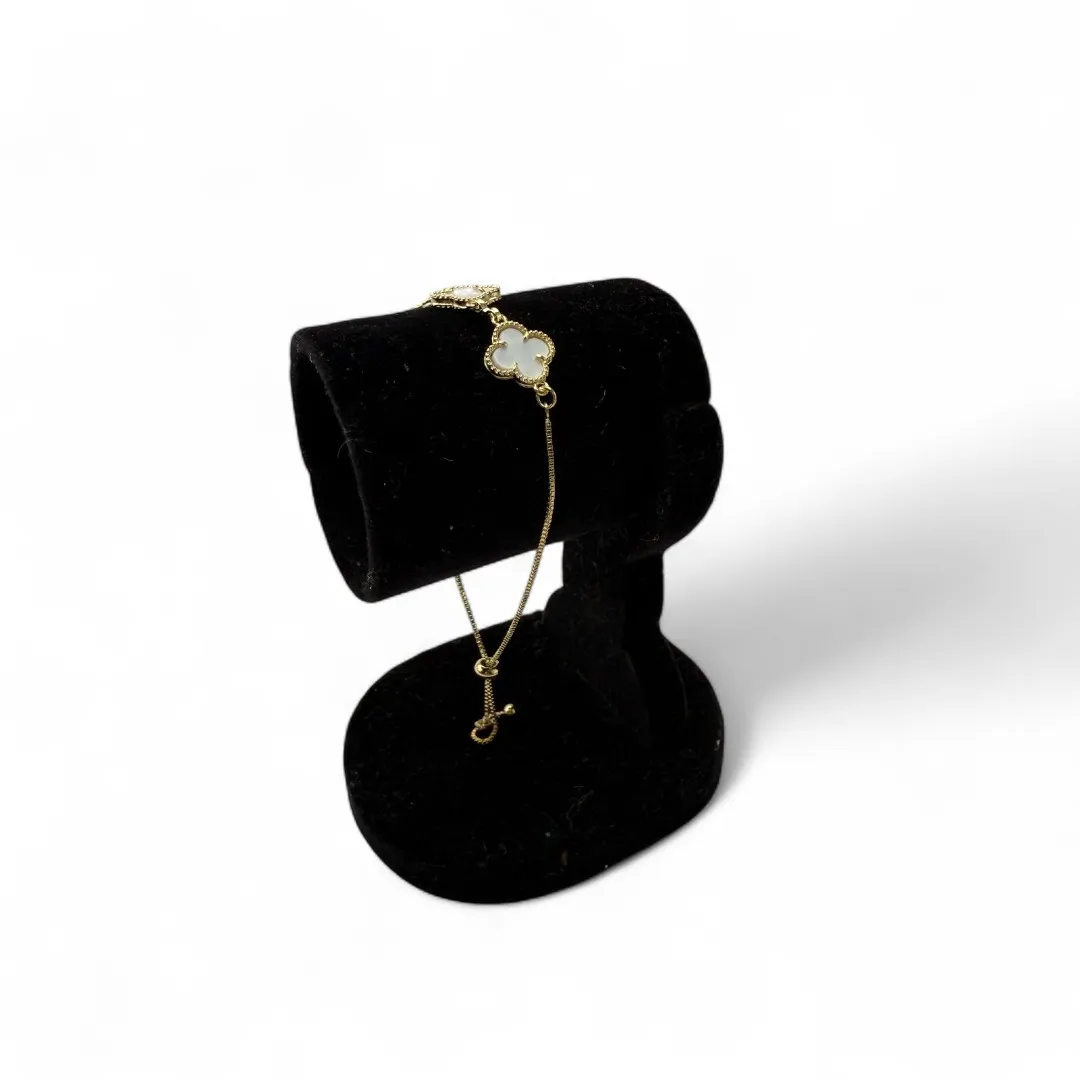 PULSEIRA TREVO 10MM MADRÉPEROLA 10MM RESINADO GRAVATINHA - BANHADO A OURO 18K