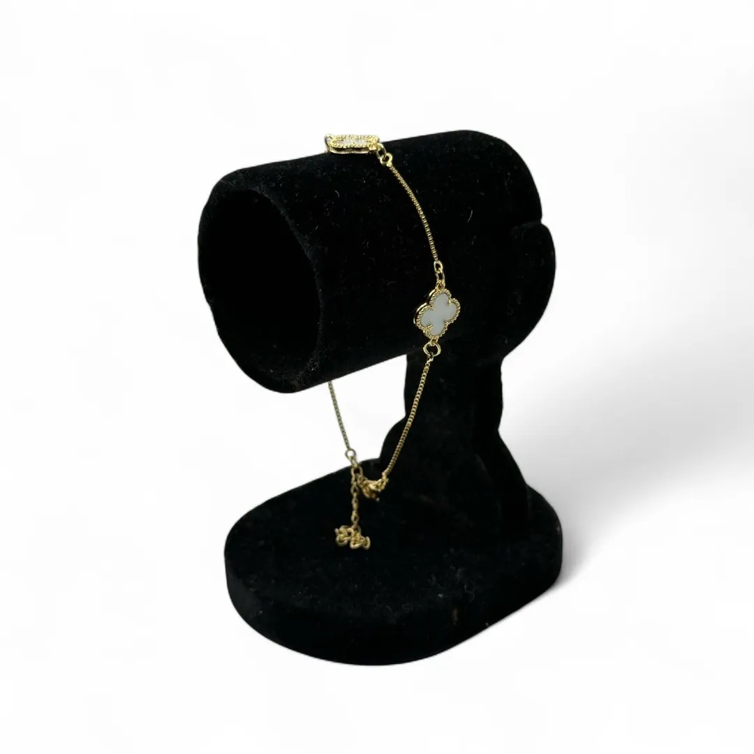 PULSEIRA TREVO MADRÉPÉROLA RESINADO 10MM COM EXTENSOR- BANHADO A OURO 18K