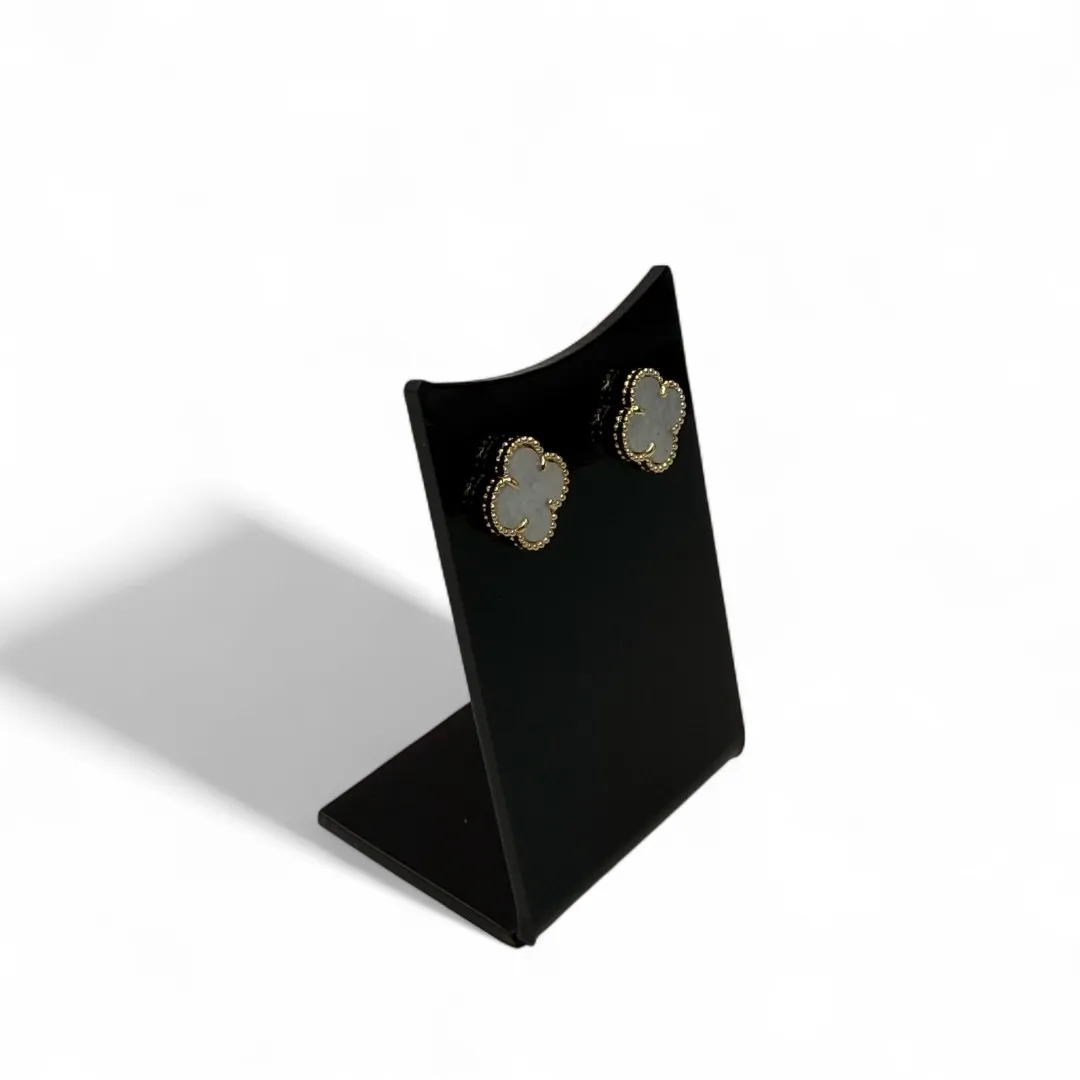 BRINCO TREVO MADRÉPÉROLA 10MM RESINADO - BANHADO A OURO 18K