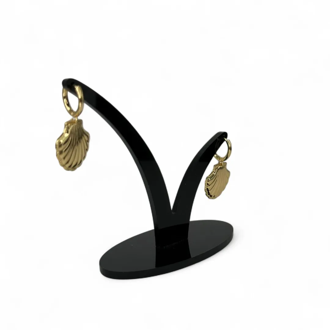 BRINCO ARGOLA CONCHA MÉDIA LISA COM DETALHES - BANHADO A OURO 18K