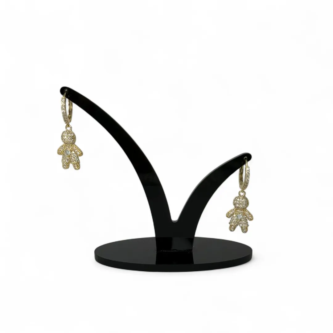 BRINCO ARGOLA MENINO PENDURADO CRAVADO COM MICRO ZIRCONIA CRISTAL - BANHADO A OURO 18K