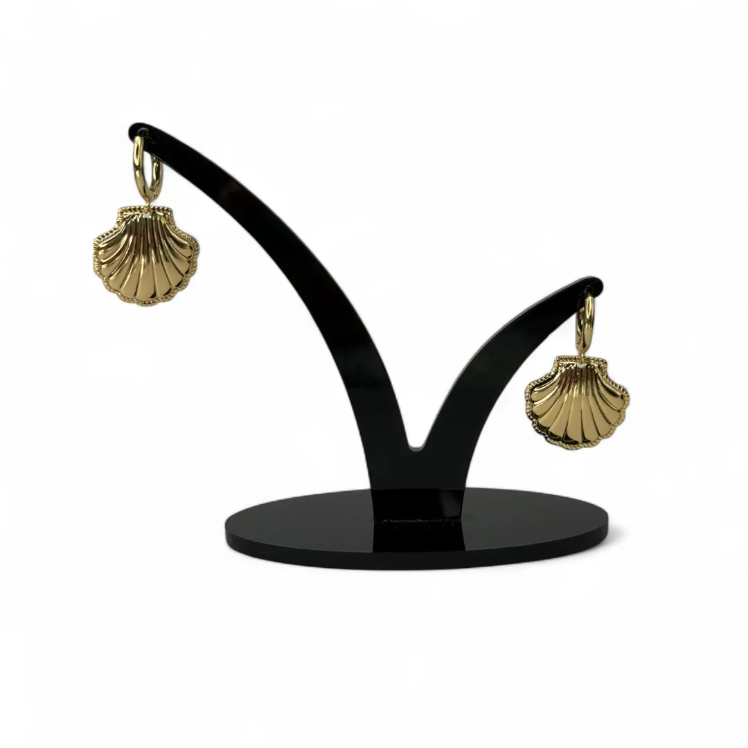BRINCO ARGOLA CONCHA MÉDIA LISA COM DETALHES - BANHADO A OURO 18K