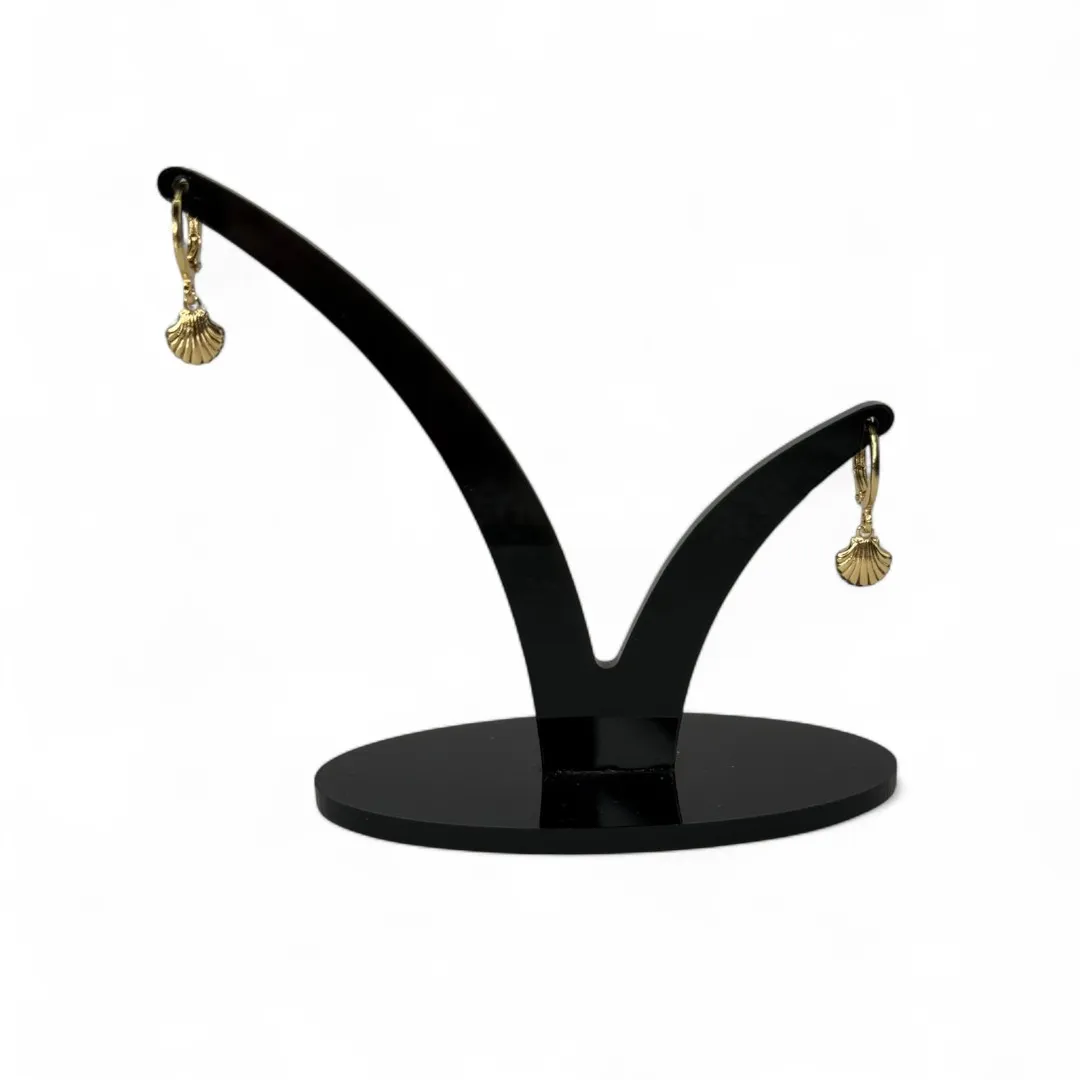 BRINCO ARGOLA COM PENDURICALHO CONCHA LISA - BANHADO A OURO 18K