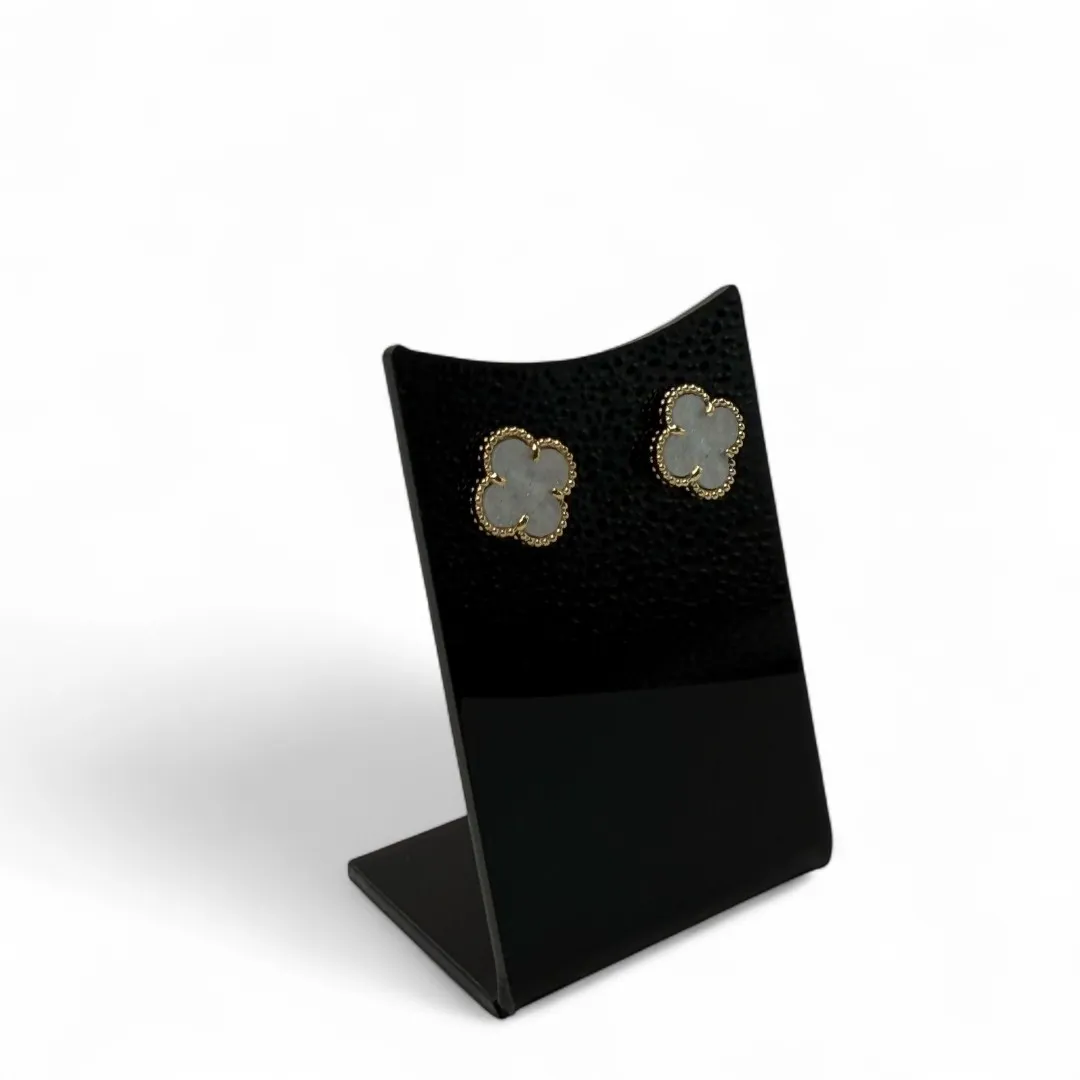 BRINCO TREVO MADRÉPÉROLA 10MM RESINADO - BANHADO A OURO 18K