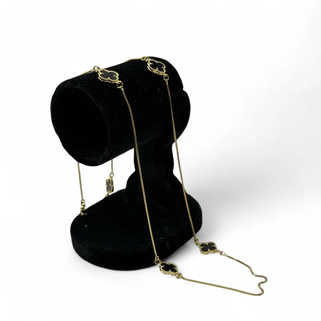 CORRENTE CUMPRIDA TREVO PRETO 10MM RESINADO COM EXTENSOR 65CM - BANHADO A OURO 18K
