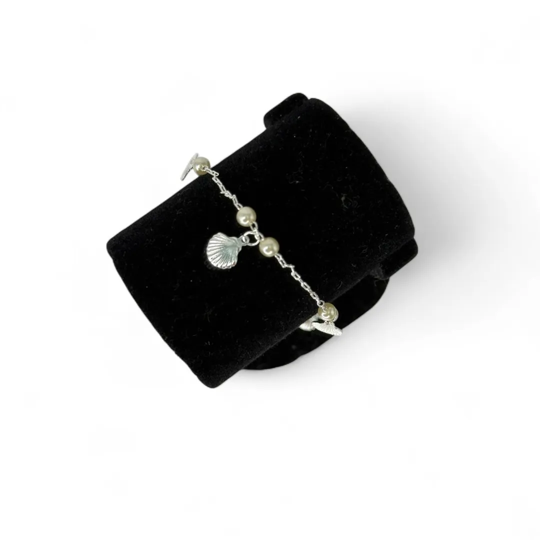 PULSEIRA COM PENDURICALHO CONCHA E PÉROLA E EXTENSOR - BANHADO A PRATA 925